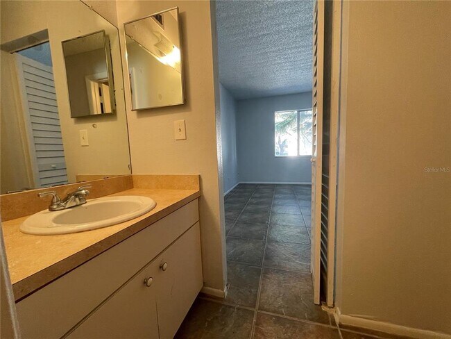 Building Photo - 5503 Pokeweed Ct