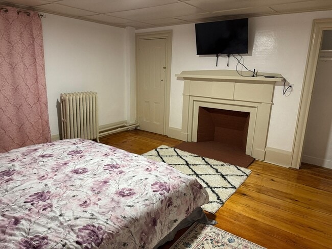 Building Photo - 367 Maple St