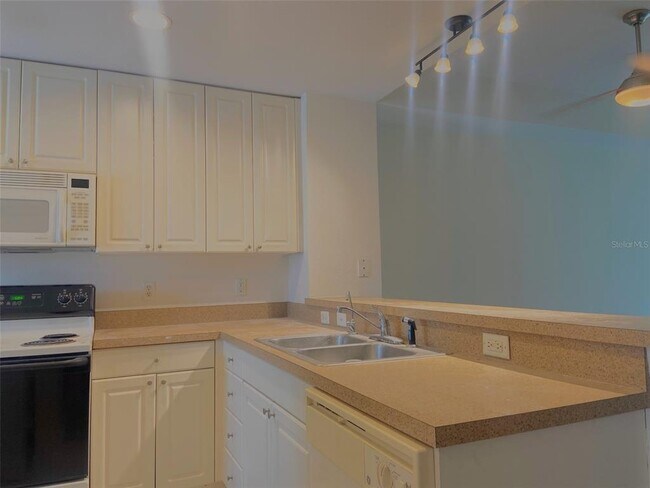Building Photo - 5771 Sabal Trace Dr