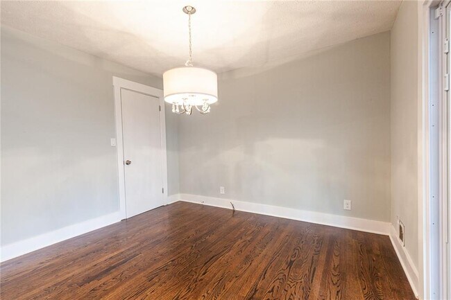 Building Photo - 2971 Stratford Arms Dr