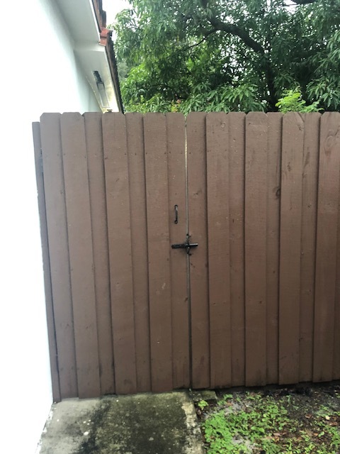 Private Yard Entrance - 230 SW 51st Ave