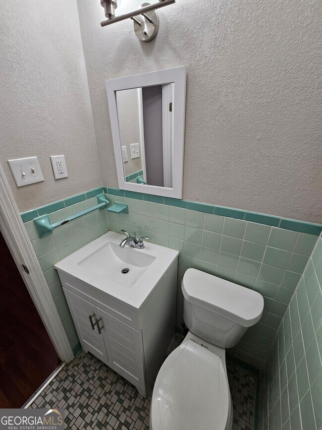 Building Photo - 2654 Plantation Dr