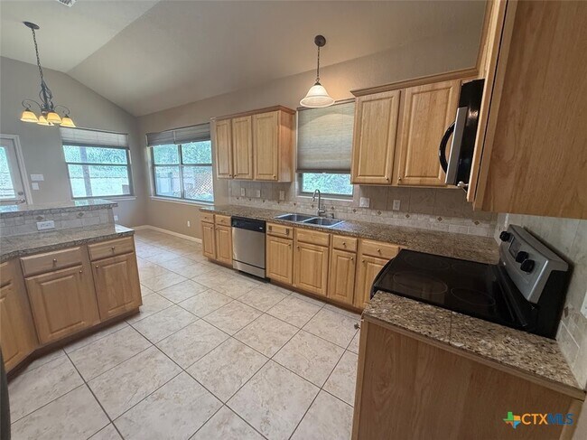 Building Photo - 270 Delanoy Dr