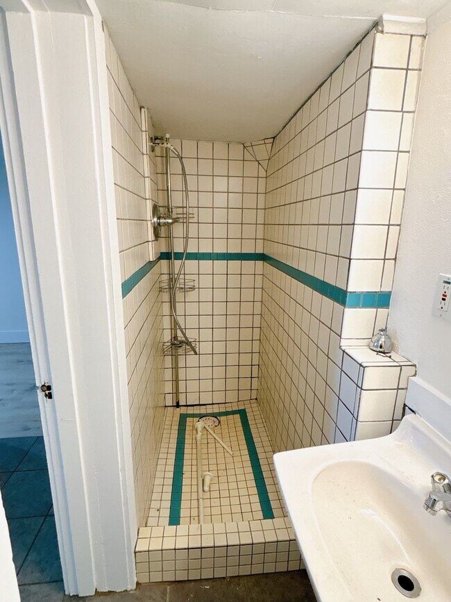 Building Photo - Bay-View 1Bed/1Bath Duplex Near WWU