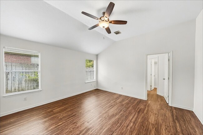 Building Photo - 327 Leisure Ln