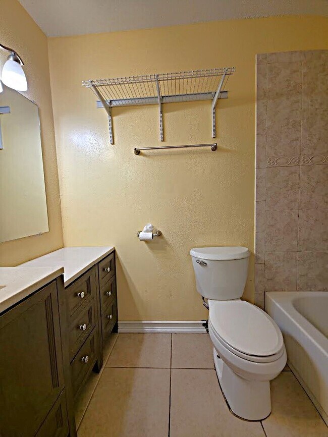 Building Photo - Beautiful 1 Bedroom + Den at Village Creek