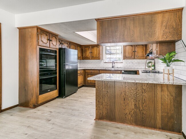 Building Photo - Clador