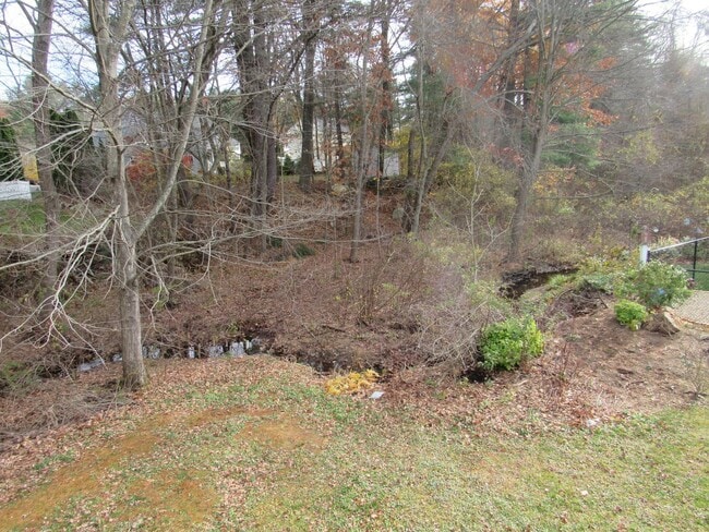 Building Photo - Derry Townhouse for Rent- 2 Bedrooms + Loft!  Available Nov 15!