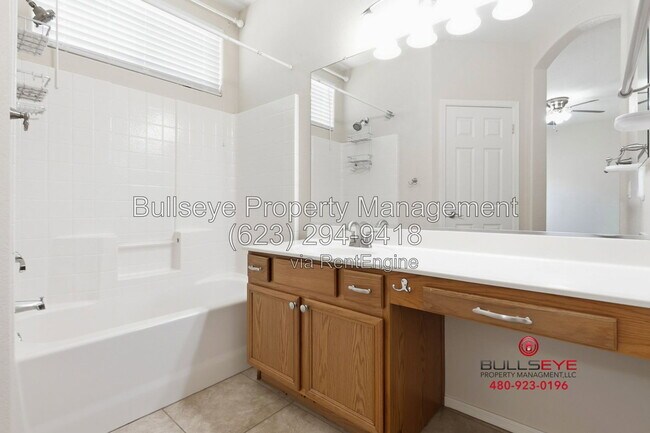 Building Photo - 3736 E Woodside Way