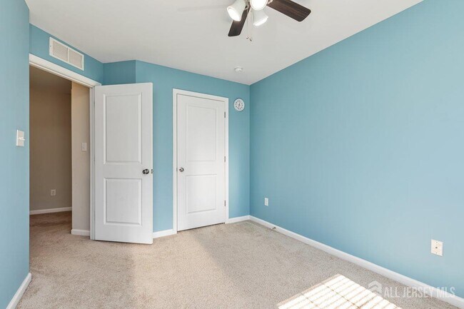 Building Photo - 1302 Hights Farm Rd N