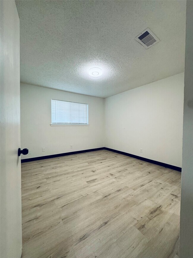 Building Photo - 1319 Brenda Ln