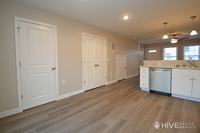 Building Photo - Bee the First to Live in This Newly Built End Unit!