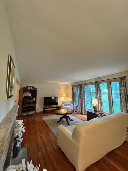 Primary Photo - 15548 Brewster Rd