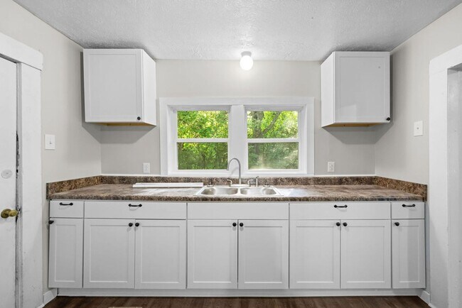 Building Photo - 3 bedroom 1 bath home for rent in Glencoe.