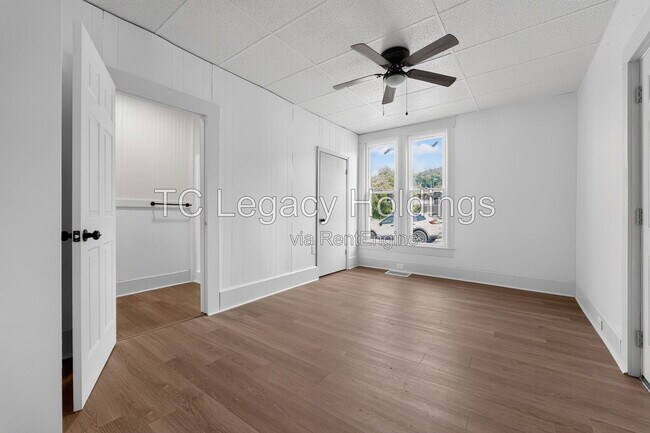 Building Photo - 502 Cottage Ave