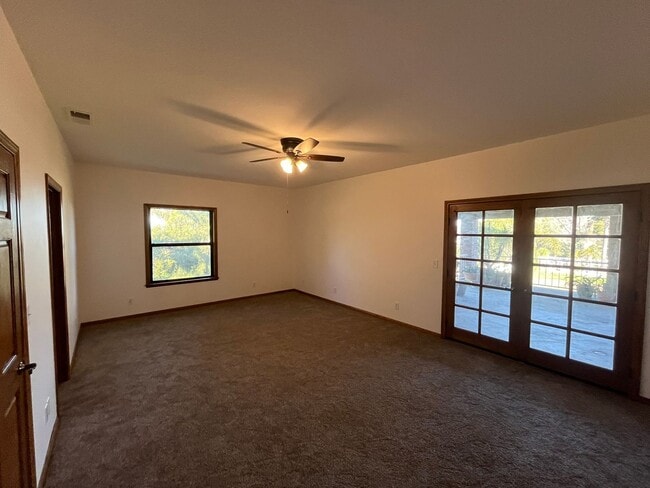 Building Photo - 18655 Oak Ridge Ln