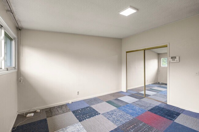 Building Photo - 6452 Evergreen Blvd