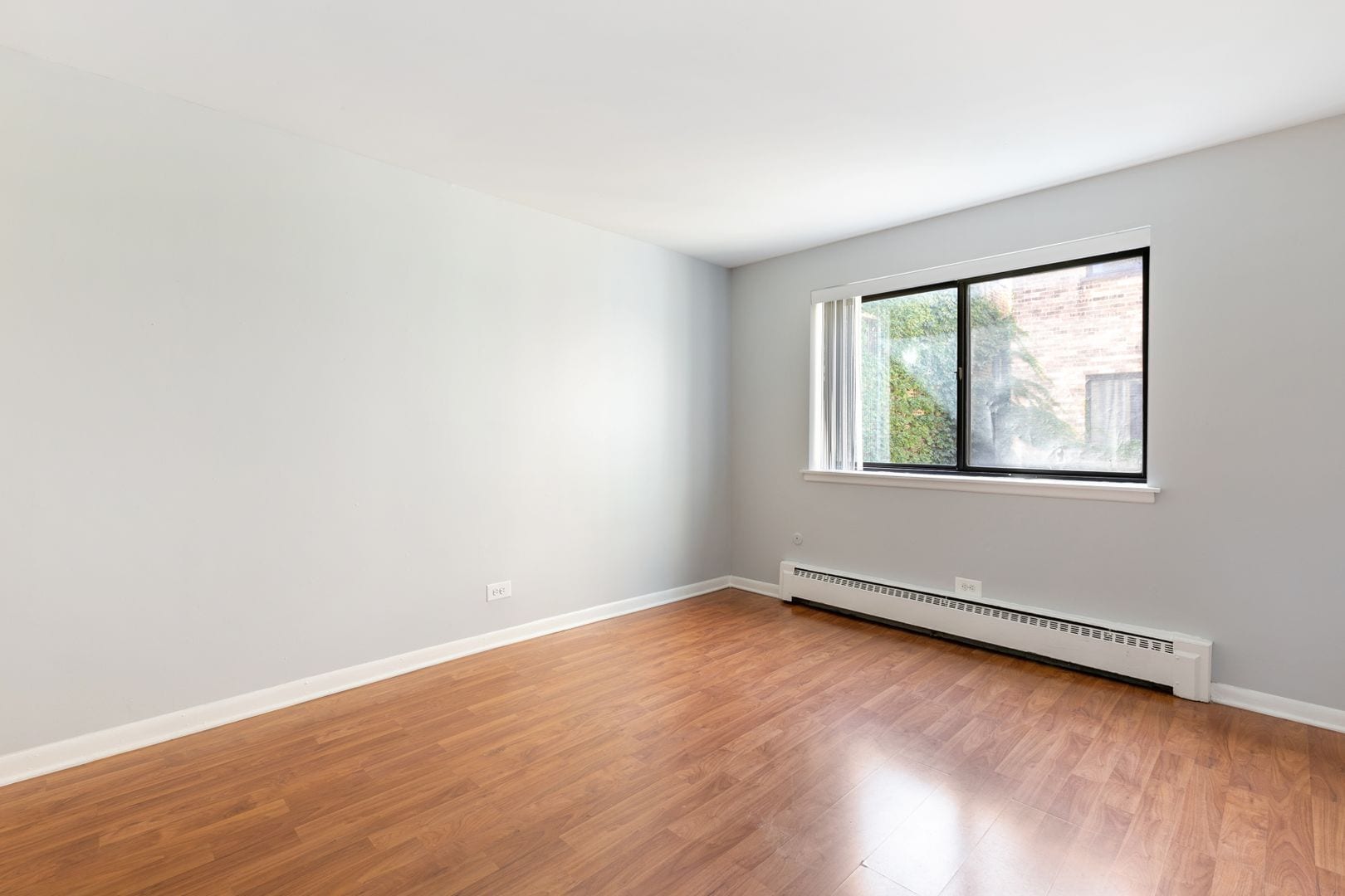 Building Photo - 5533 N Kenmore Ave