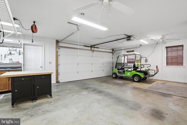 Building Photo - 6117 Riverview Dr