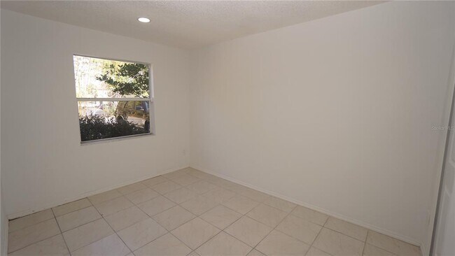 Building Photo - 842 Angela Ln