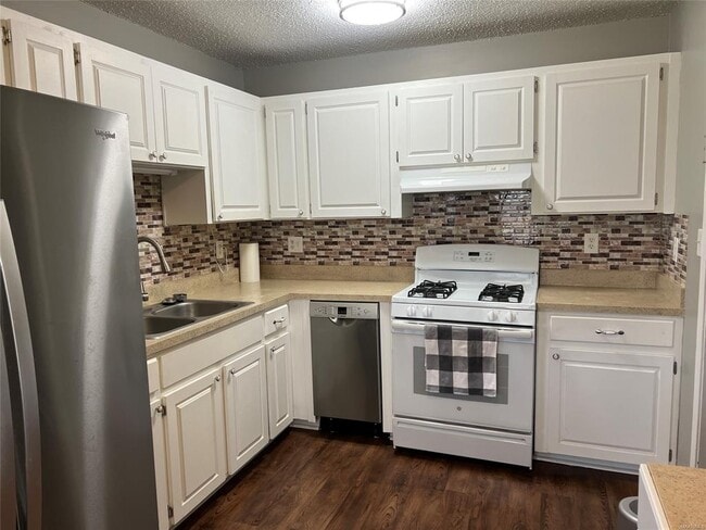 Building Photo - 1705 Deatsville Hwy