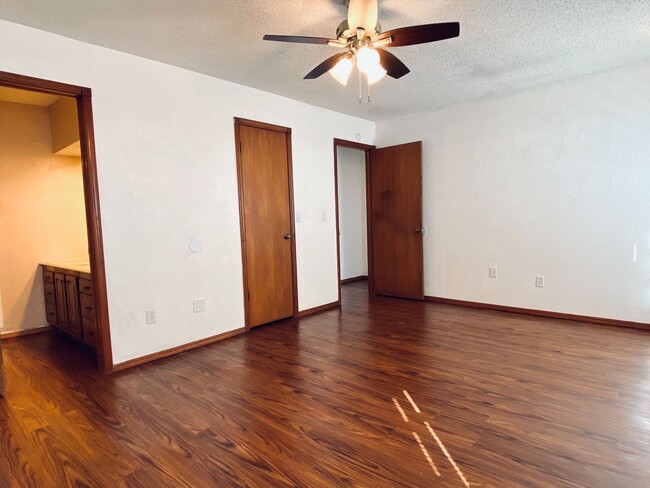 Building Photo - Nice 3 Bed 2 Bath in NW OKC