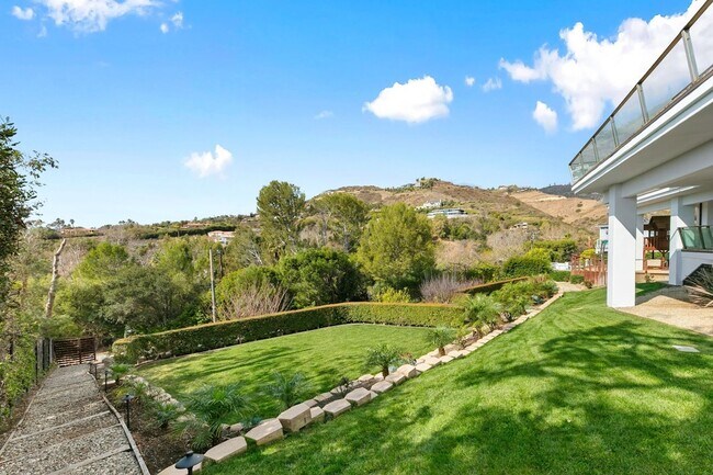 Building Photo - 27091 Sea Vista Dr