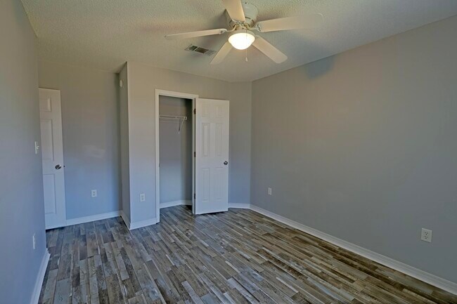 Building Photo - 2365 Ortega St