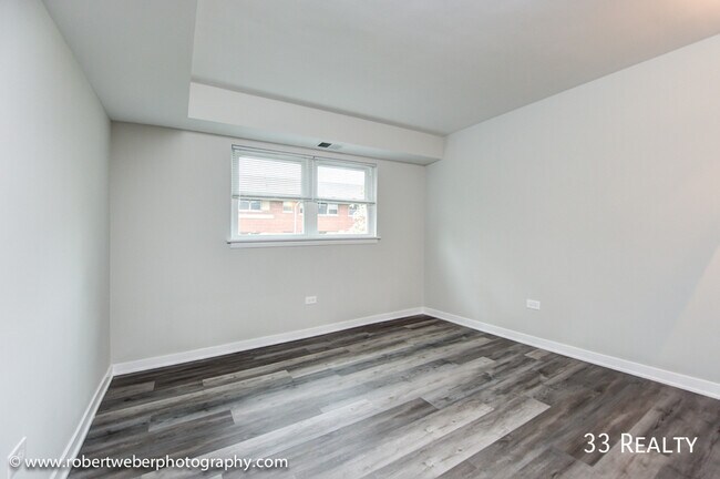 Building Photo - 549 W Euclid Ave