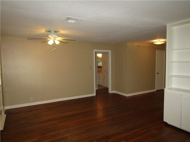 Building Photo - East Austin 3x2 Home Near Downtown & UT