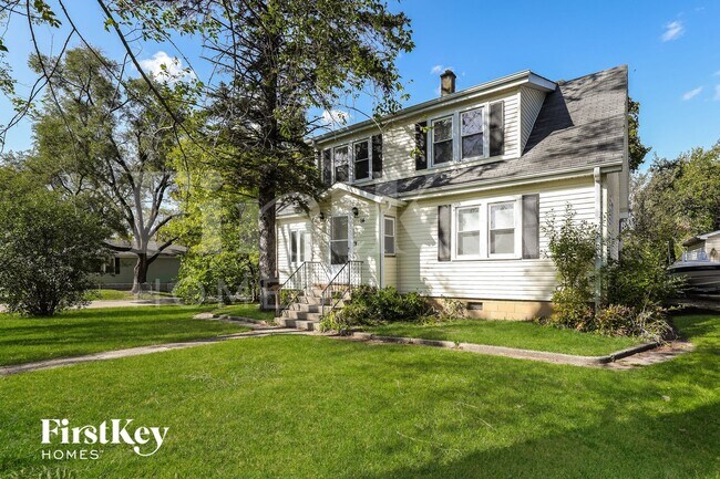 Building Photo - 14 E Willow Dr