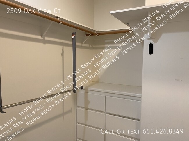 Building Photo - 2509 Oak View Ct