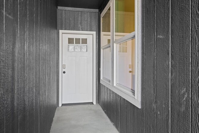 Building Photo - 2232 W 4th Ave