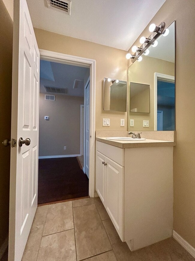 Building Photo - Charming 3BR/2BA Lehigh Acres Duplex with 1-Car Garage | Lawn Care & Salt Service Included