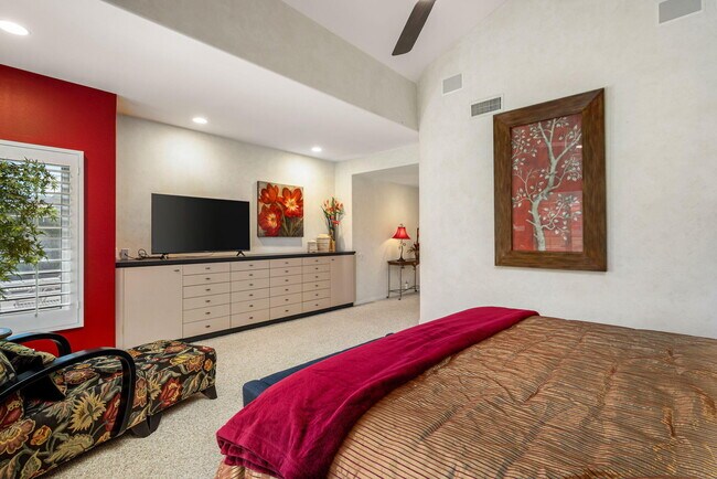 Building Photo - 75395 Riviera Dr