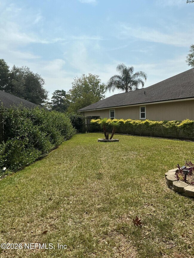 Building Photo - 12335 Vine Maple Way