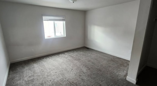 Building Photo - 72 E 700 N