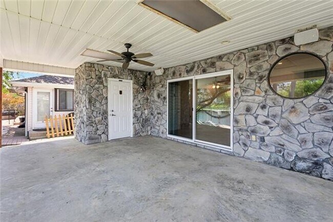 Building Photo - Beautiful Water Front Home