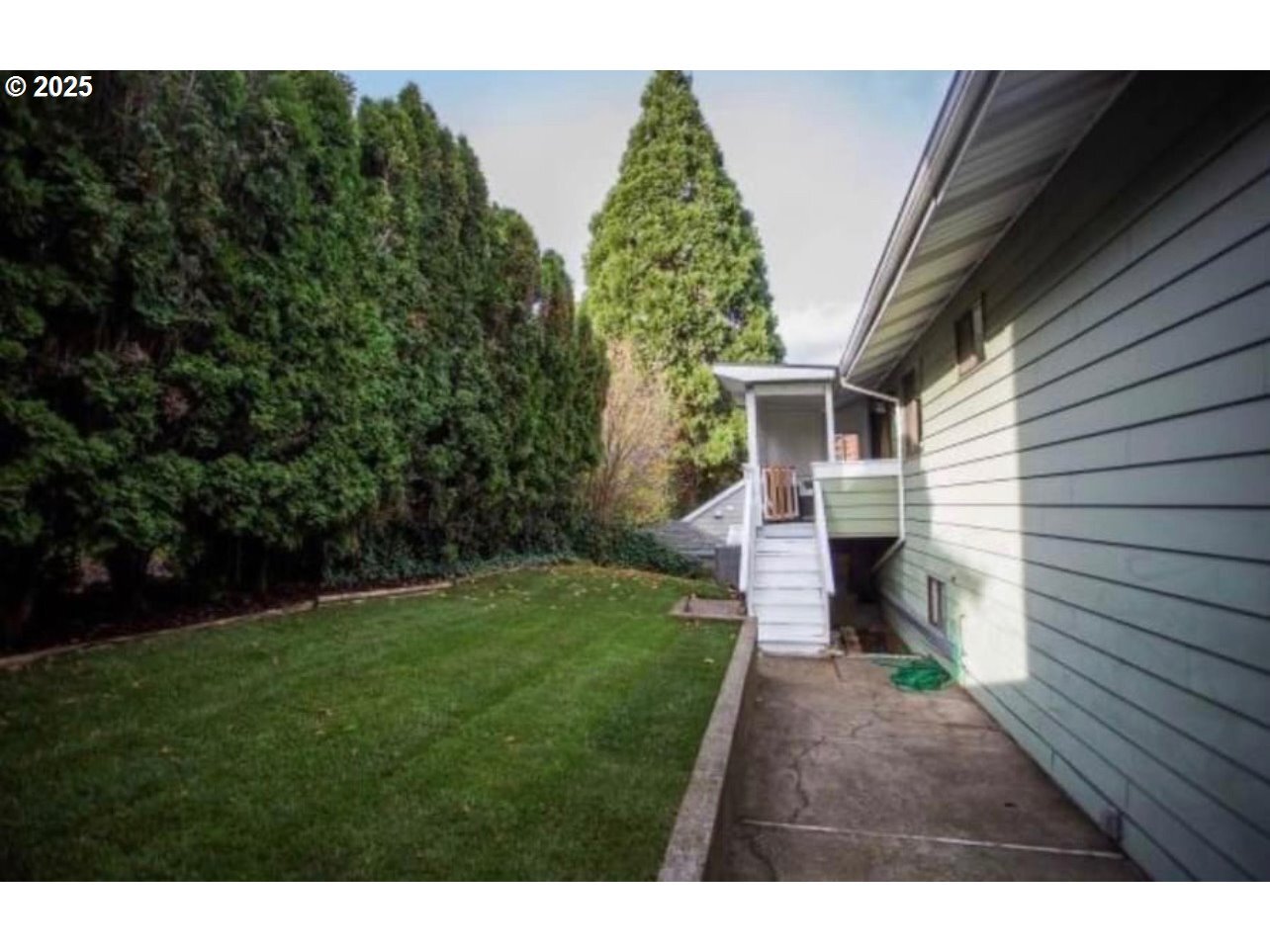 Building Photo - 8325 SW Terwilliger Blvd