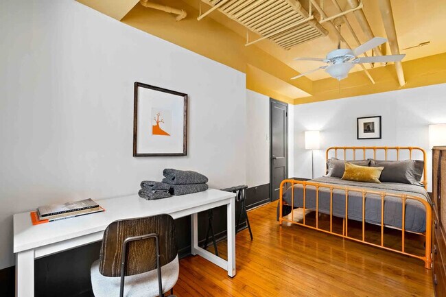 Building Photo - 3536 N Racine Ave