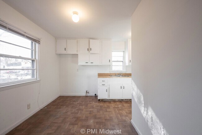 Building Photo - 4426 Kingsley Dr