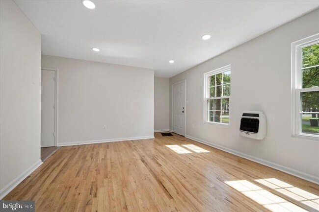 Building Photo - 228 Carroll Dr