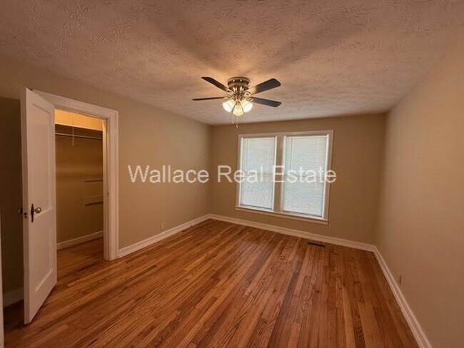 Building Photo - NO STEPS...UPDATED 3 BEDROOM RANCH LOCATED IN FARRAGUT!!