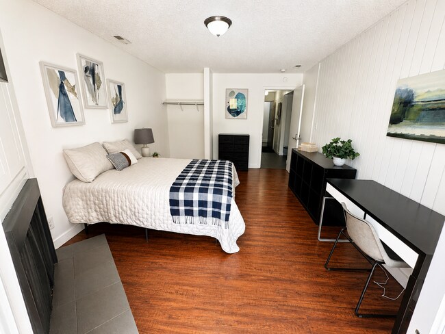 Building Photo - 68 E 200 S