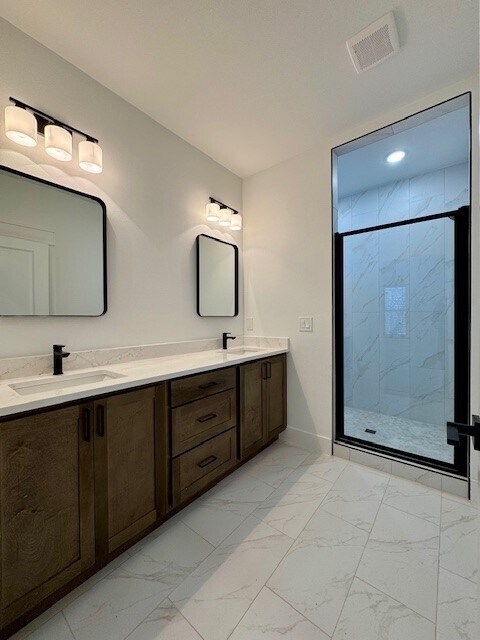 Building Photo - 12 Beneraird Ln