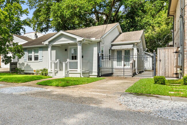 Building Photo - 466 Focis St