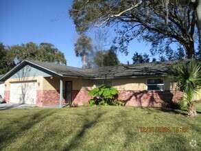 Building Photo - 3 Bed, 2 bath South Daytona