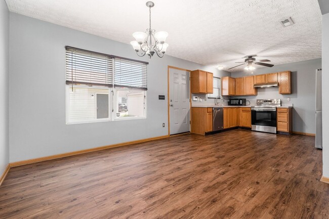 Building Photo - Spacious South Side Home with Garage!
