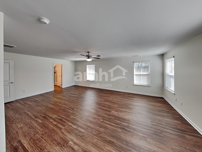 Building Photo - 5034 Twin River Dr