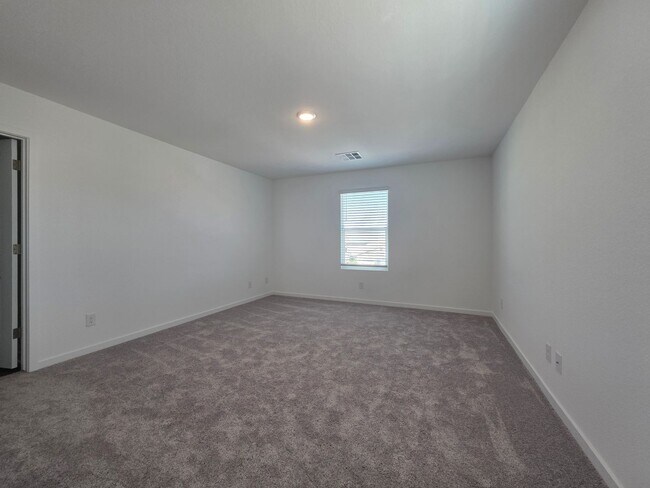 Building Photo - 3432 Sunbeam Dr
